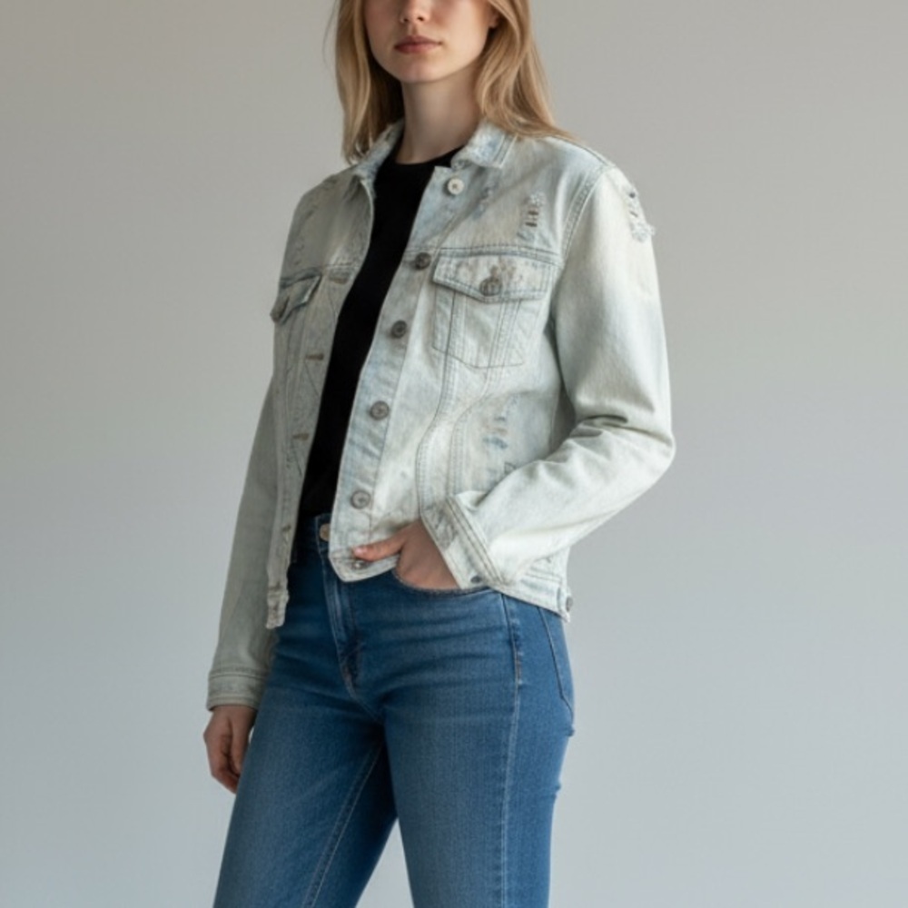 Aeropostale Destroyed Light Wash Denim Jean Jacket Size S Distressed Bleach Wash